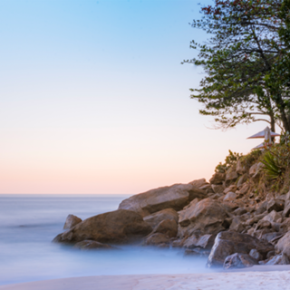 Canto Prainha com água calma