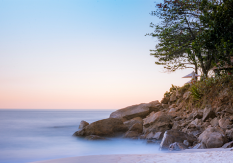 Canto Prainha com água calma