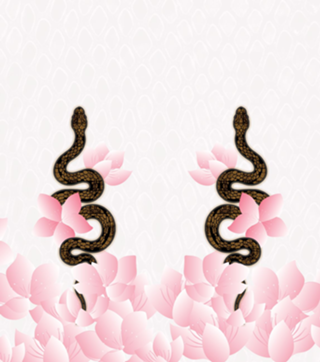 Cobra entre flores